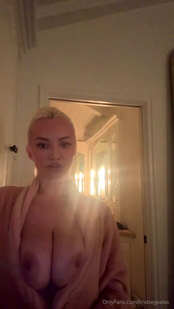Full leaked Lindsey pelas private onlyfans photo