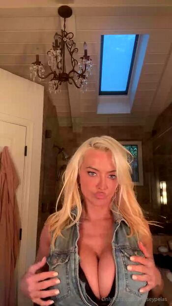 Full leaked Lindsey pelas private onlyfans photo