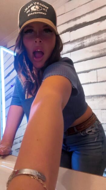Full leaked Lindzee private onlyfans photo