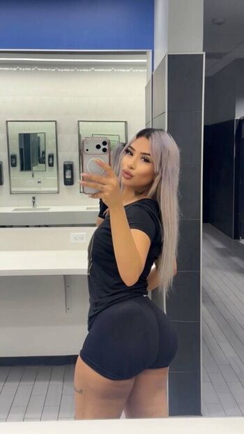 Full leaked Linnddaa private onlyfans photo