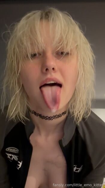 Full leaked Little emo kitten page private onlyfans photo