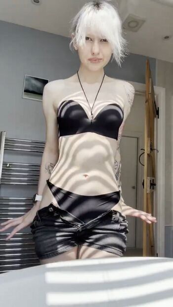 Full leaked Little emo kitten page private onlyfans photo