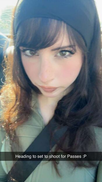 Full leaked Liv littlelivbug  page private onlyfans photo