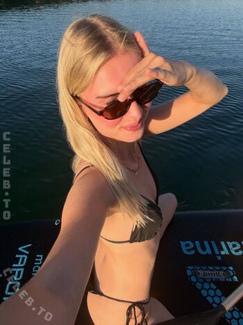 Full leaked Livingwithleenaa private onlyfans photo