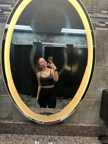 Full leaked Lizzieconrad private onlyfans photo