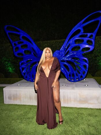 Full leaked Lizzobeeating private onlyfans photo