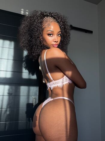 Lizzy Amarae