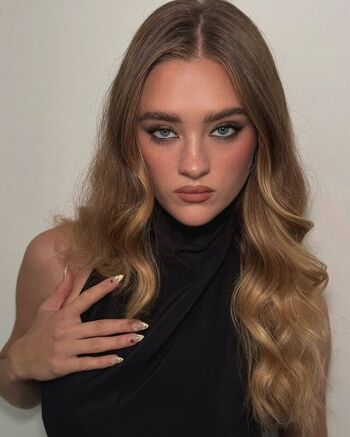 Full leaked Lizzy greene  page private onlyfans photo