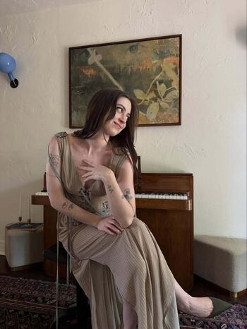 Lizzy McAlpine