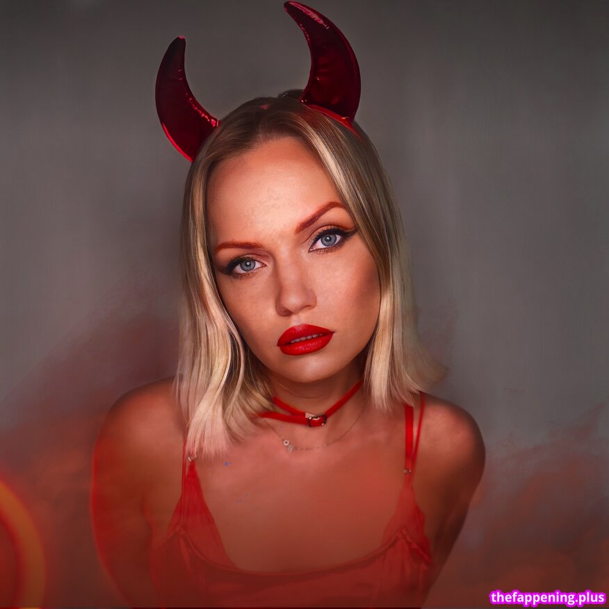 llina_llunalu / yummymoon Naakte OnlyFans Foto #1