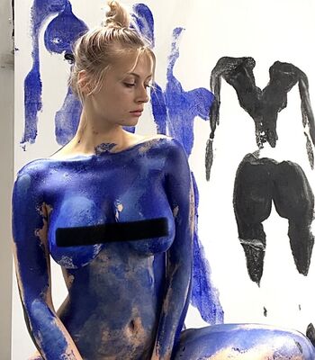 Full leaked Lois saunders private onlyfans photo