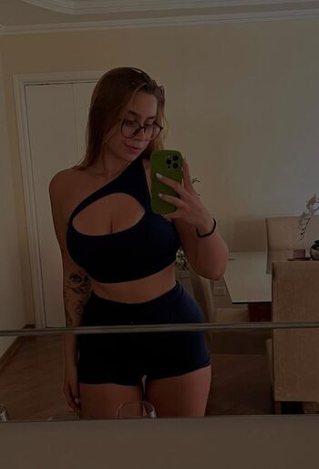 Full leaked Lolas private onlyfans photo