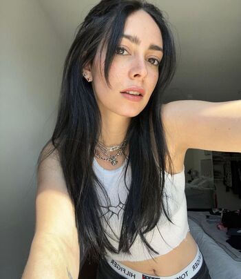 Full leaked Who is this / private onlyfans photo