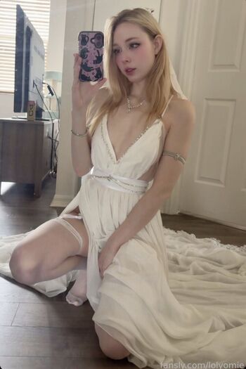Full leaked Lolyomie page private onlyfans photo