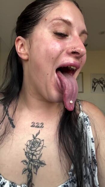 Full leaked Long tongue fetish private onlyfans photo