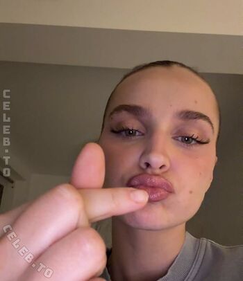 Full leaked Louisa jindaoui private onlyfans photo