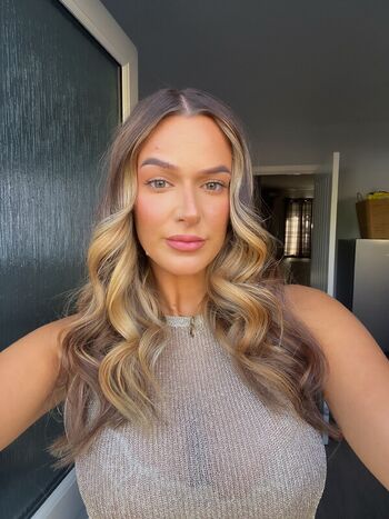 Full leaked Louiseereid private onlyfans photo