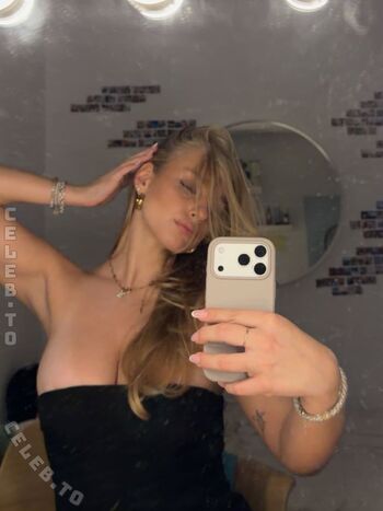 Full leaked Loulou fbl page private onlyfans photo