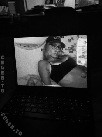 Full leaked Loulou fbl private onlyfans photo