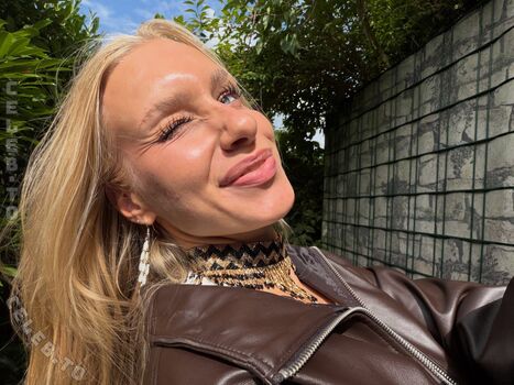 Full leaked Loulou fbl private onlyfans photo