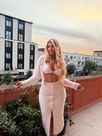 Full leaked Luana vjollca private onlyfans photo