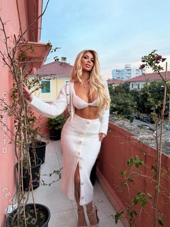 Full leaked Luana vjollca private onlyfans photo