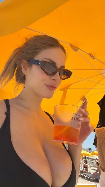 Full leaked Luciaeliardo private onlyfans photo