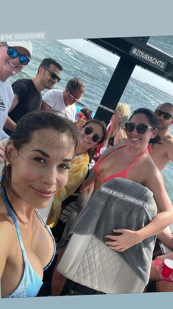 Lucie Zova (@lucie_zova) Satin Bloom