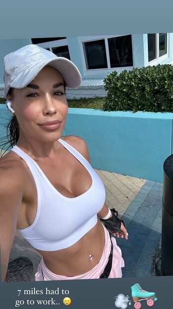 Lucie Zova (@lucie_zova) Satin Bloom