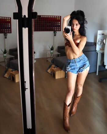 Full leaked Lucrelisa private onlyfans photo