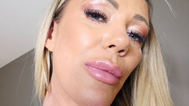 Lucy Zara