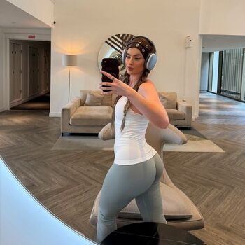 Full leaked Lucycombe private onlyfans photo