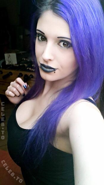 Full leaked Lunarakitsune private onlyfans photo