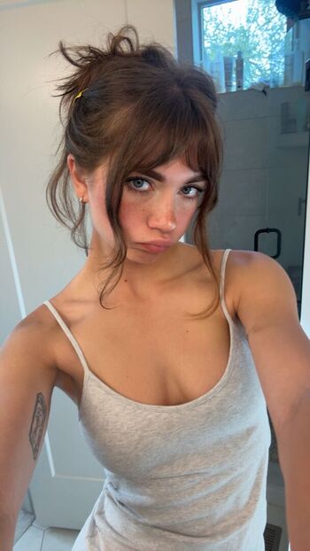Full leaked Lunchbaglujan  page private onlyfans photo