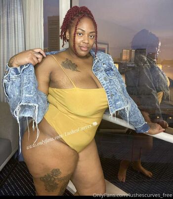 Full leaked Lushescurves private onlyfans photo