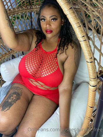 Full leaked Lushescurves private onlyfans photo