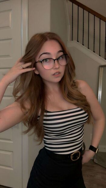 Full leaked Lyssaurora private onlyfans photo