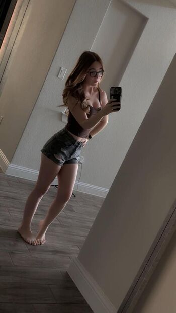 Full leaked Lyssaurora private onlyfans photo