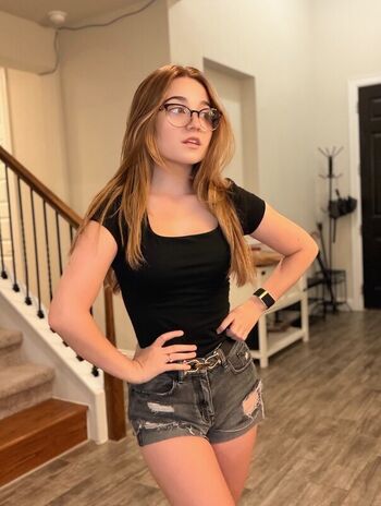 Full leaked Lyssaurora private onlyfans photo