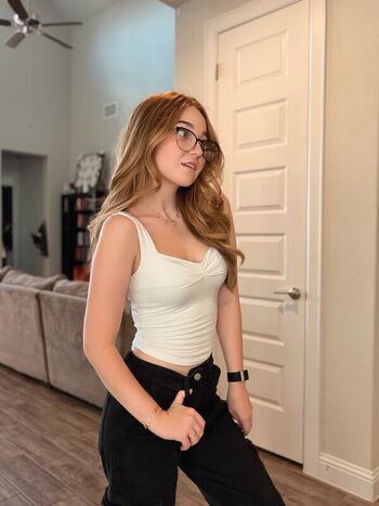 Full leaked Lyssaurora private onlyfans photo