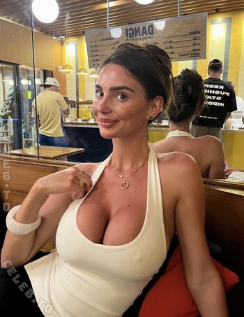 Full leaked Maddycheary private onlyfans photo