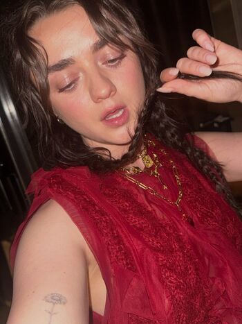 Full leaked Maisie williams page private onlyfans photo