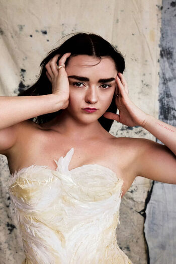 Full leaked Maisie williams private onlyfans photo