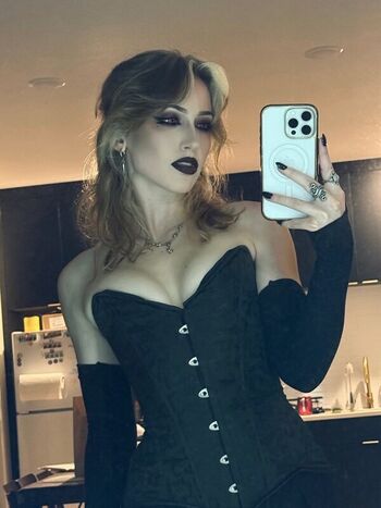 Full leaked Maisielynnie private onlyfans photo