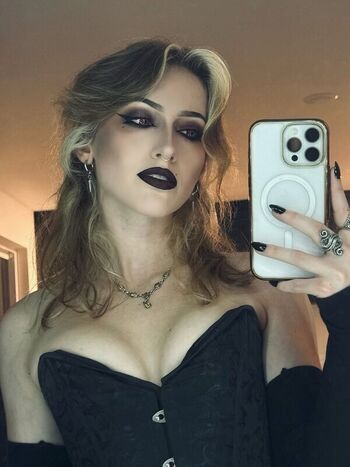 Full leaked Maisielynnie private onlyfans photo