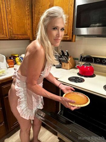 Full leaked Mama electra private onlyfans photo