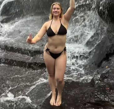 Mara Mones