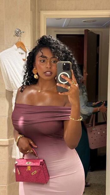 Full leaked Mariahellie private onlyfans photo