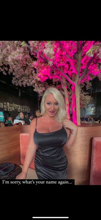 Full leaked Mature women page private onlyfans photo