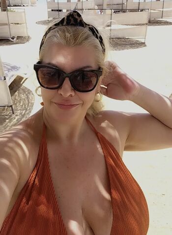 Full leaked Mature women page private onlyfans photo